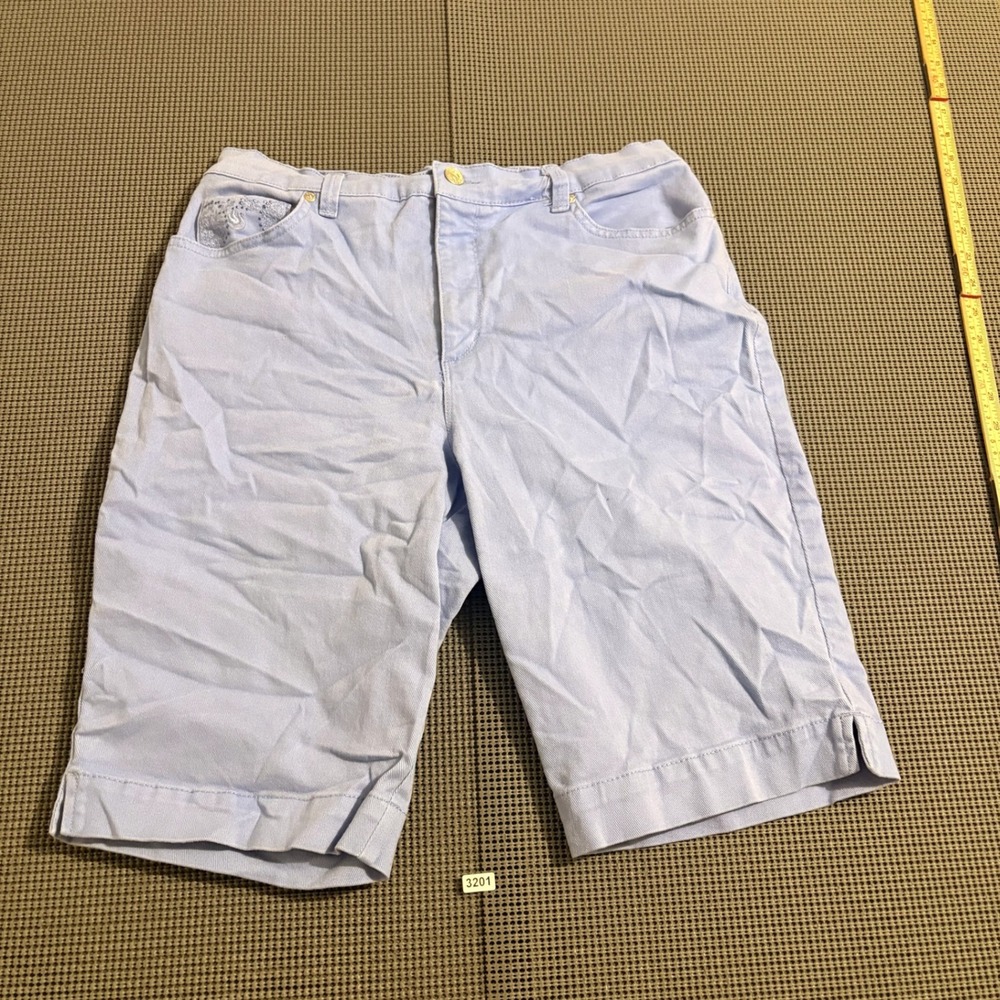 Gloria Vanderbilt Women Light Blue Slimming Effect Bermuda Shorts Size 10